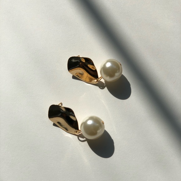 Gold Pearl Dangle Earrings, faux pearl earrings, - Picture 4 of 7